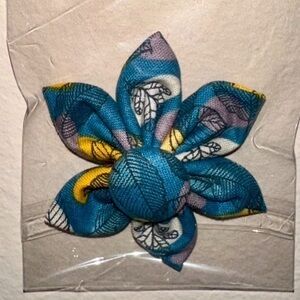2/$10 Blue leaf outline over the collar dog flower accessory new